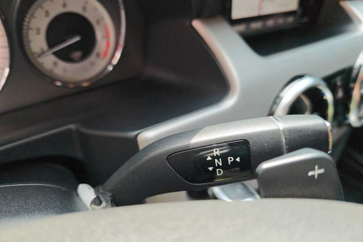 Used Mercedes-Benz GLK-Class 2014 GLK 260 4MATIC Dynamic Model Gear Lever