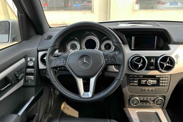 Used Mercedes-Benz GLK-Class 2014 GLK 260 4MATIC Dynamic Model Interior 2