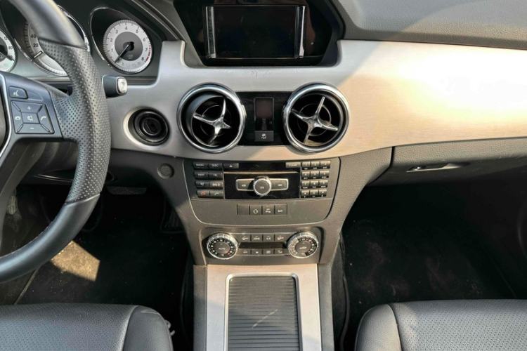 Used Mercedes-Benz GLK-Class 2014 GLK 260 4MATIC Dynamic Model Interior 3