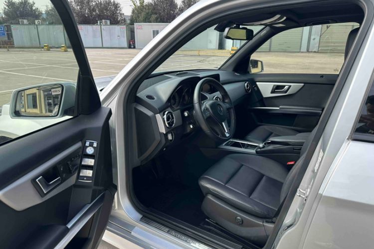 Used Mercedes-Benz GLK-Class 2014 GLK 260 4MATIC Dynamic Model Interior 5