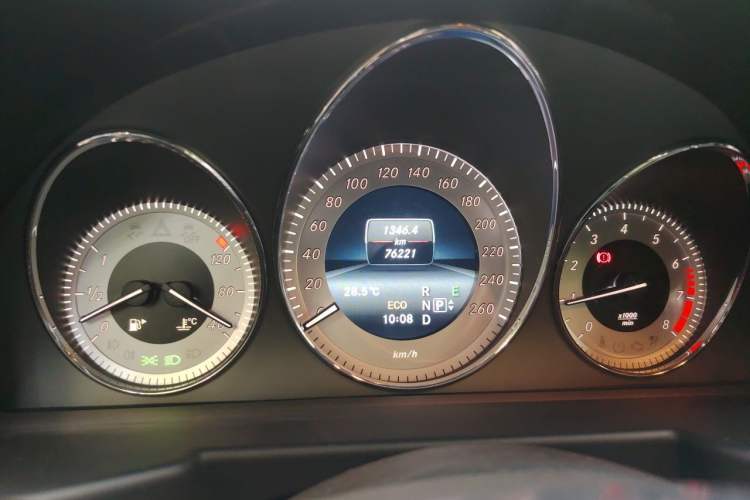 Used Mercedes-Benz GLK-Class 2014 GLK 200 Standard Model Odometer Close Up