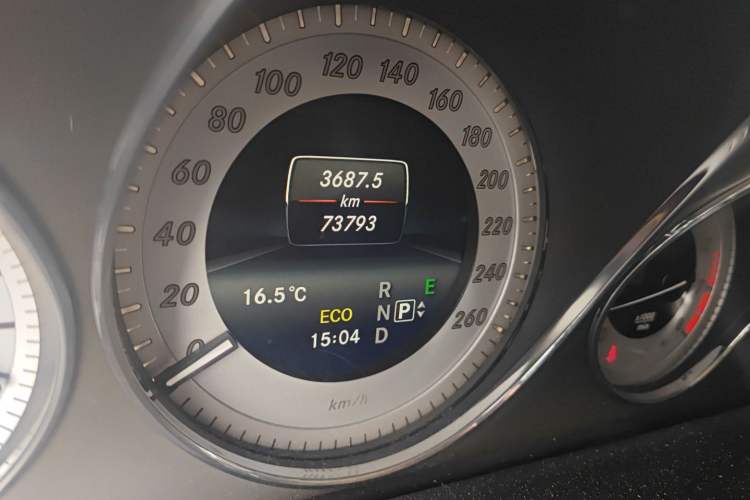 Used Mercedes-Benz GLK-Class 2014 GLK 260 4MATIC Dynamic Model Odometer Close Up