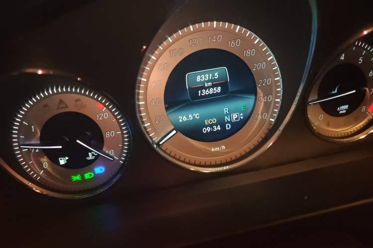 Used Mercedes-Benz GLK-Class 2014 GLK 200 Standard Model Odometer Close Up