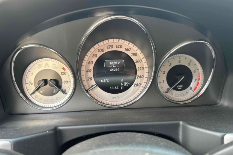 Used Mercedes-Benz GLK-Class 2014 GLK 260 4MATIC Dynamic Model Odometer Close Up