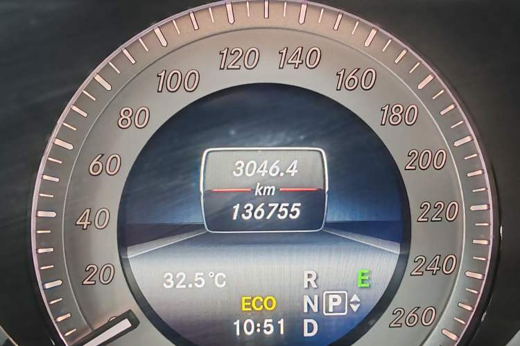 Used Mercedes-Benz GLK-Class 2014 GLK 260 4MATIC Dynamic Model Odometer Close Up