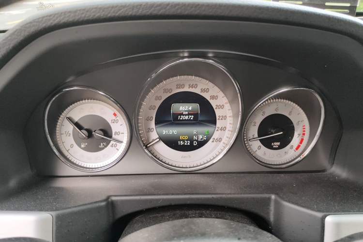 Used Mercedes-Benz GLK-Class 2014 GLK 260 4MATIC Dynamic Model Odometer Close Up