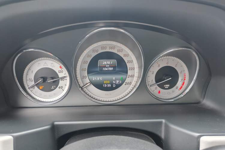Used Mercedes-Benz GLK-Class 2014 GLK 200 Standard Model Odometer Close Up
