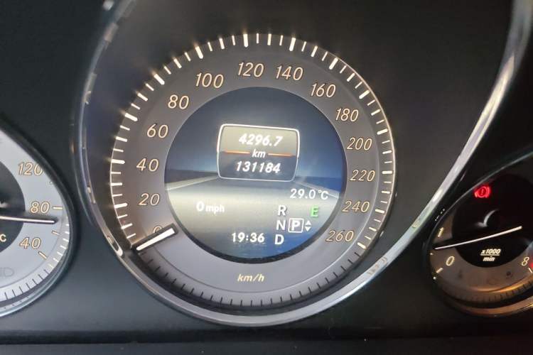 Used Mercedes-Benz GLK-Class 2014 GLK 260 4MATIC Dynamic Model Odometer Close Up