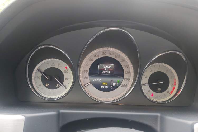 Used Mercedes-Benz GLK-Class 2014 GLK 260 4MATIC Dynamic Model Odometer Close Up