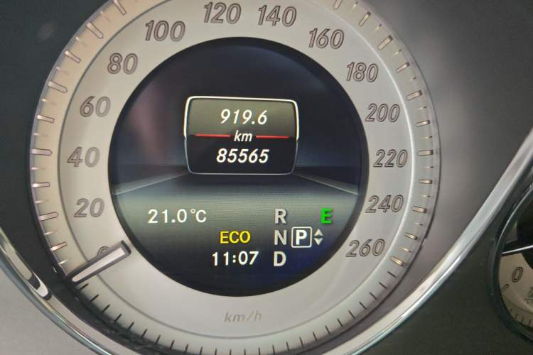 Used Mercedes-Benz GLK-Class 2014 GLK 260 4MATIC Dynamic Model Odometer Close Up