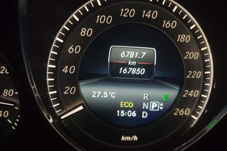 Used Mercedes-Benz GLK-Class 2014 GLK 200 Standard Model Odometer Close Up