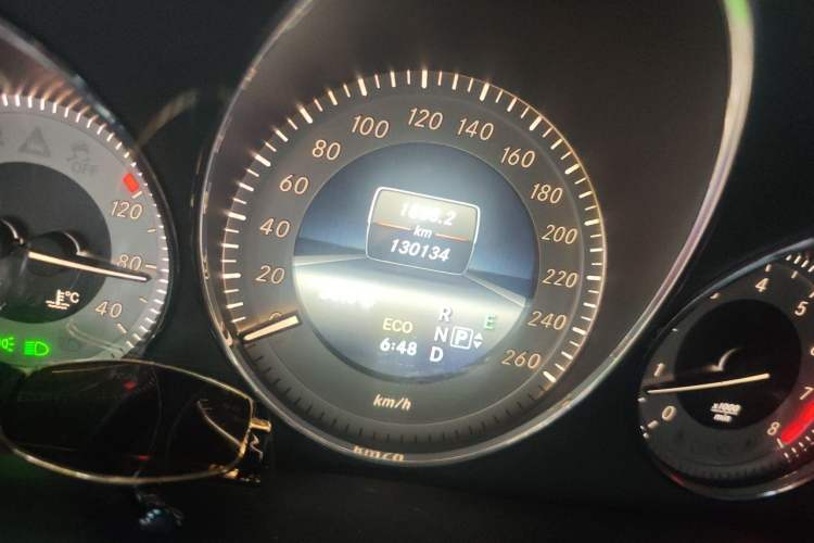 Used Mercedes-Benz GLK-Class 2014 GLK 260 4MATIC Dynamic Model Odometer Close Up