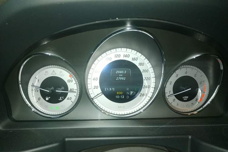 Used Mercedes-Benz GLK-Class 2014 GLK 260 4MATIC Dynamic Model Odometer Close Up