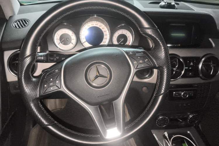 Used Mercedes-Benz GLK-Class 2014 GLK 260 4MATIC Dynamic Model Steering Wheel