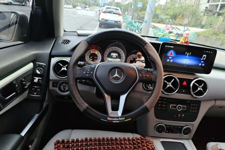 Used Mercedes-Benz GLK-Class 2014 GLK 260 4MATIC Dynamic Model Steering Wheel