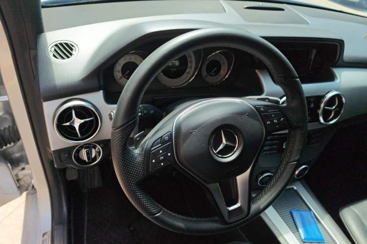 Used Mercedes-Benz GLK-Class 2014 GLK 260 4MATIC Dynamic Model Steering Wheel