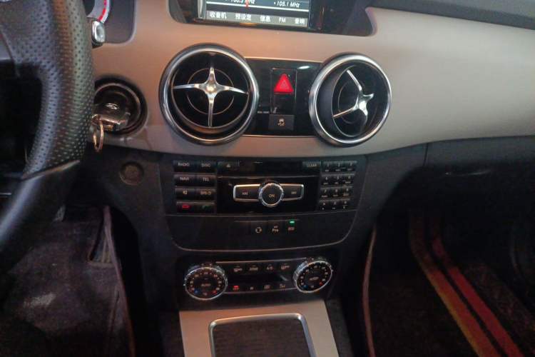 Used Mercedes-Benz GLK-Class 2014 GLK 260 4MATIC Dynamic Model Audio And AC Panel