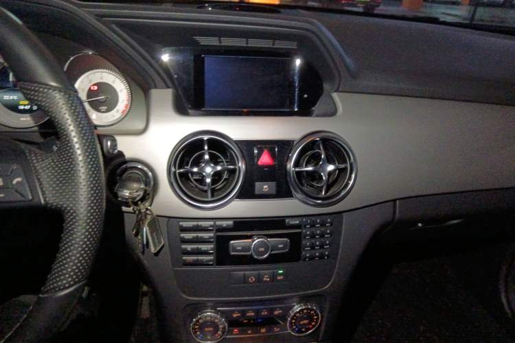 Used Mercedes-Benz GLK-Class 2014 GLK 260 4MATIC Dynamic Model Audio And AC Panel