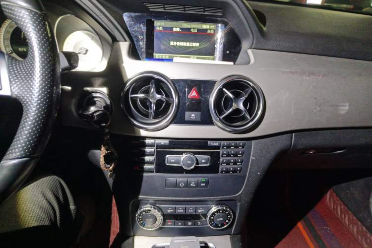 Used Mercedes-Benz GLK-Class 2014 GLK 200 Standard Model Audio And AC Panel