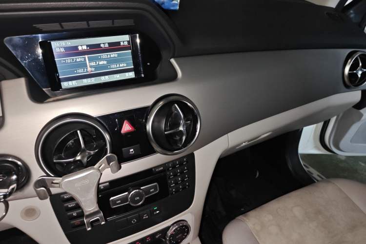 Used Mercedes-Benz GLK-Class 2014 GLK 200 Standard Model Audio And AC Panel