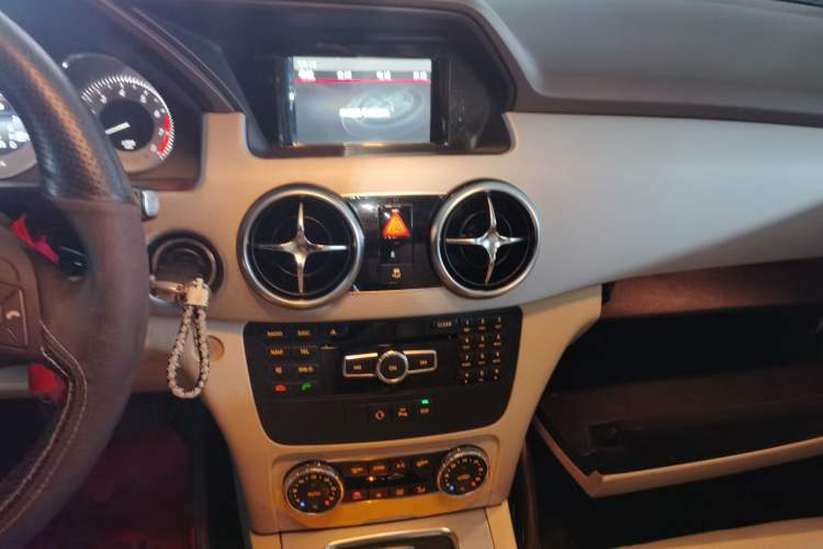 Used Mercedes-Benz GLK-Class 2014 GLK 260 4MATIC Dynamic Model Audio And AC Panel
