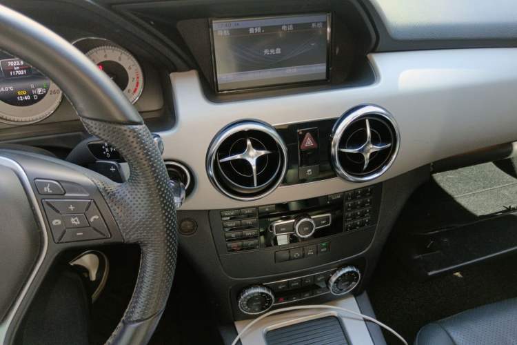 Used Mercedes-Benz GLK-Class 2014 GLK 260 4MATIC Dynamic Model Audio And AC Panel