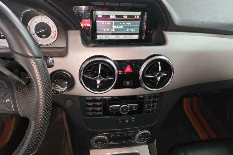 Used Mercedes-Benz GLK-Class 2014 GLK 260 4MATIC Dynamic Model Audio And AC Panel