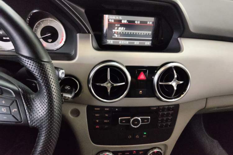 Used Mercedes-Benz GLK-Class 2014 GLK 260 4MATIC Dynamic Model Audio And AC Panel