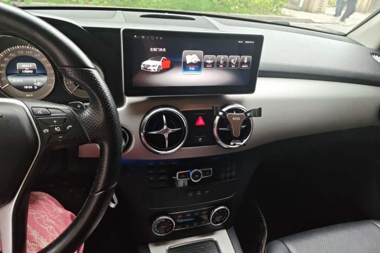 Used Mercedes-Benz GLK-Class 2014 GLK 260 4MATIC Dynamic Model Audio And AC Panel