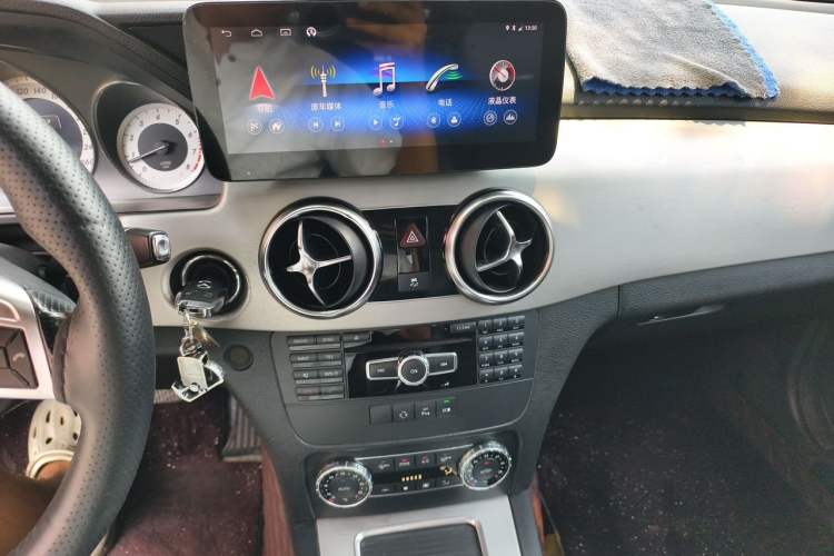 Used Mercedes-Benz GLK-Class 2014 GLK 200 Standard Model Audio And AC Panel