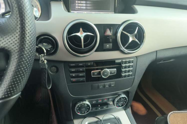 Used Mercedes-Benz GLK-Class 2014 GLK 260 4MATIC Dynamic Model Audio And AC Panel
