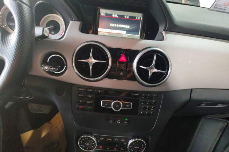 Used Mercedes-Benz GLK-Class 2014 GLK 200 Standard Model Audio And AC Panel