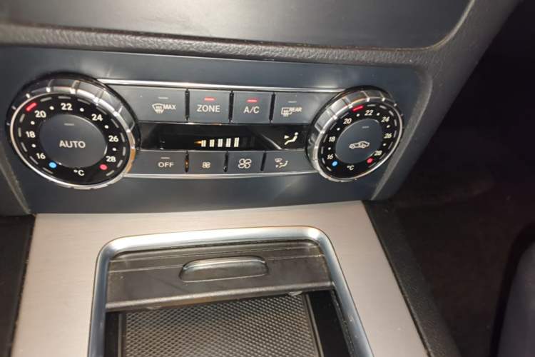 Used Mercedes-Benz GLK-Class 2014 GLK 260 4MATIC Dynamic Model Audio And AC Panel