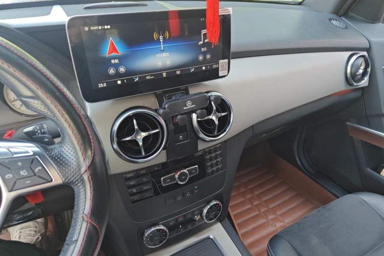 Used Mercedes-Benz GLK-Class 2014 GLK 200 Standard Model Audio And AC Panel