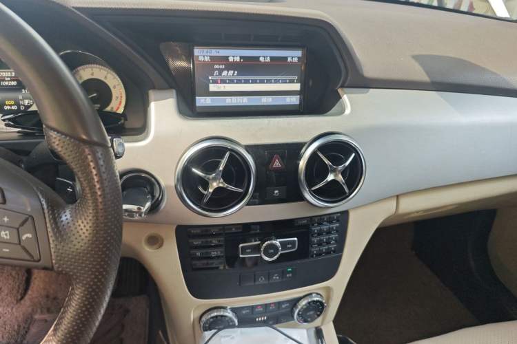 Used Mercedes-Benz GLK-Class 2014 GLK 260 4MATIC Dynamic Model Audio And AC Panel