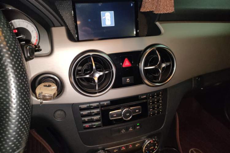 Used Mercedes-Benz GLK-Class 2014 GLK 200 Standard Model Audio And AC Panel