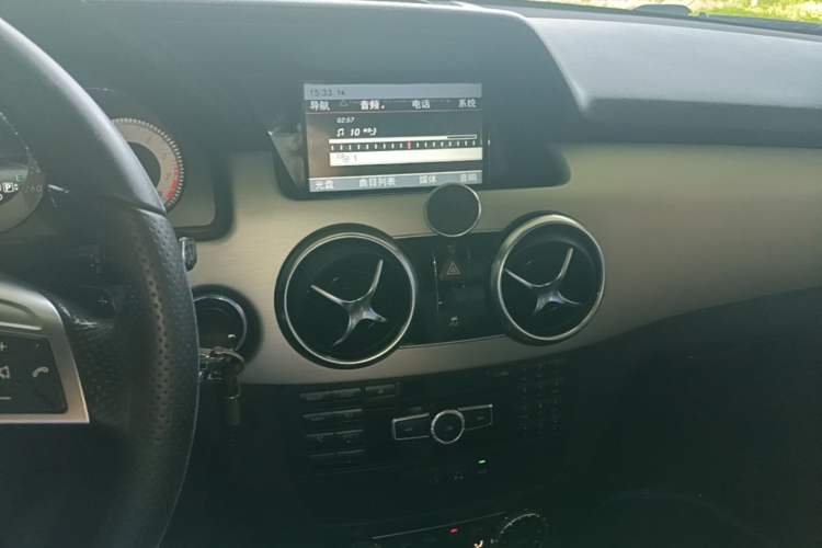 Used Mercedes-Benz GLK-Class 2014 GLK 200 Standard Model Audio And AC Panel