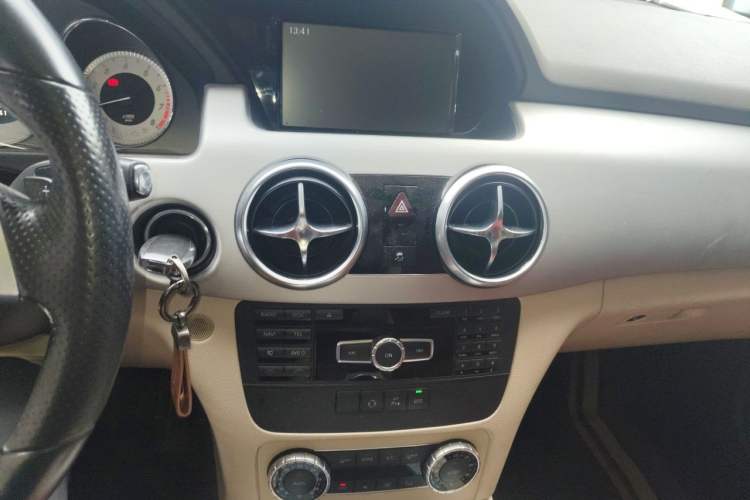 Used Mercedes-Benz GLK-Class 2014 GLK 200 Standard Model Audio And AC Panel
