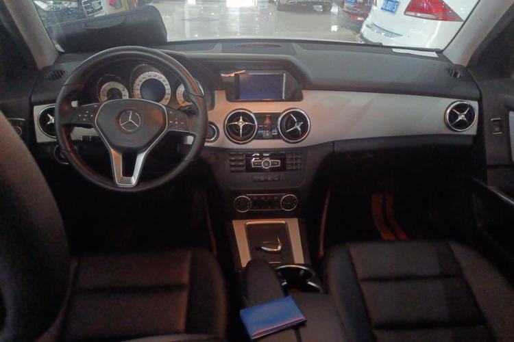 Used Mercedes-Benz GLK-Class 2014 GLK 260 4MATIC Dynamic Model Center Console