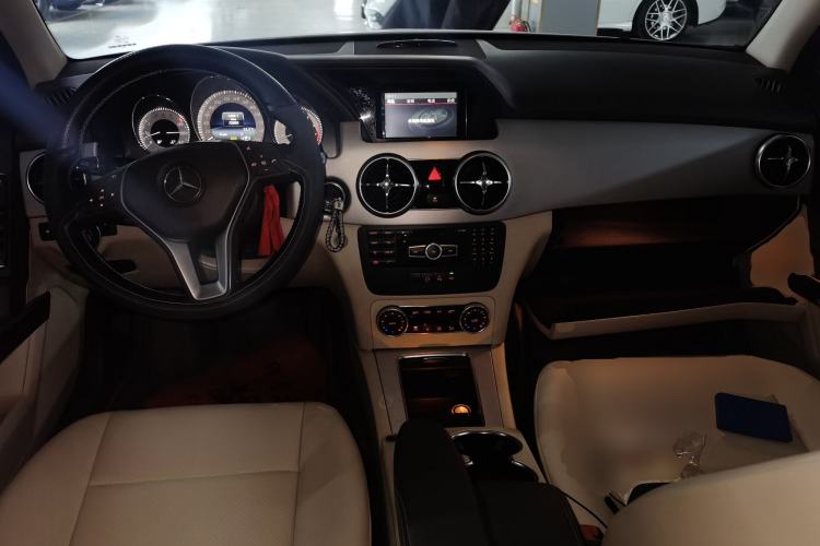Used Mercedes-Benz GLK-Class 2014 GLK 260 4MATIC Dynamic Model Center Console