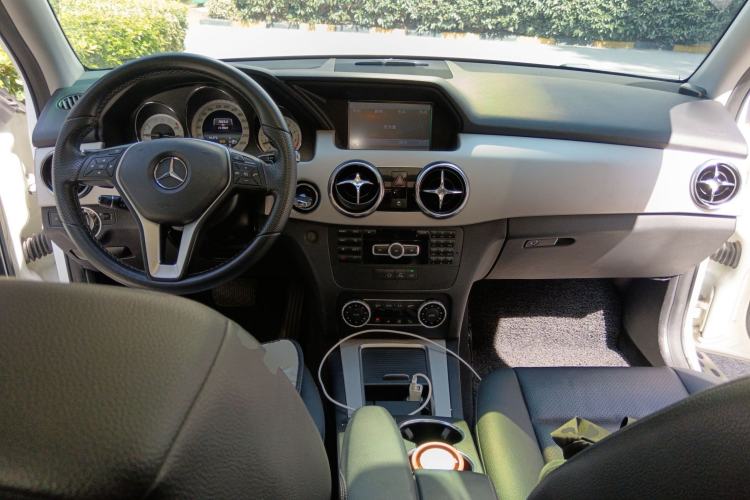 Used Mercedes-Benz GLK-Class 2014 GLK 260 4MATIC Dynamic Model Center Console