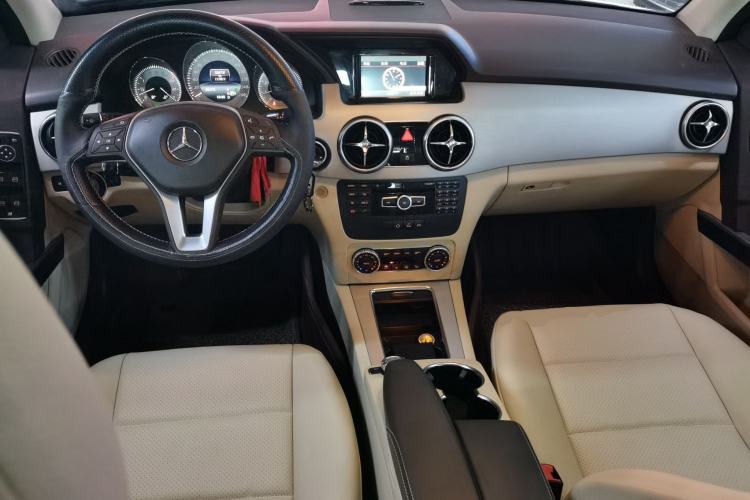 Used Mercedes-Benz GLK-Class 2014 GLK 260 4MATIC Dynamic Model Center Console