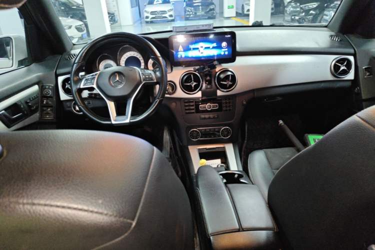 Used Mercedes-Benz GLK-Class 2014 GLK 200 Standard Model Center Console