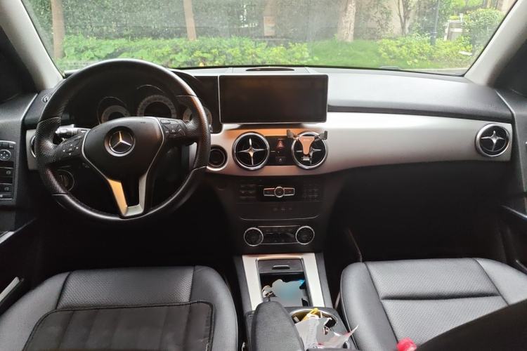 Used Mercedes-Benz GLK-Class 2014 GLK 260 4MATIC Dynamic Model Center Console