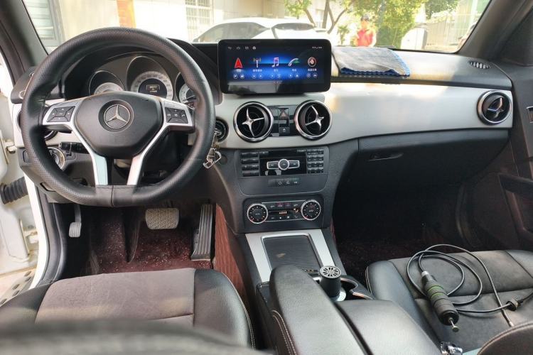 Used Mercedes-Benz GLK-Class 2014 GLK 200 Standard Model Center Console