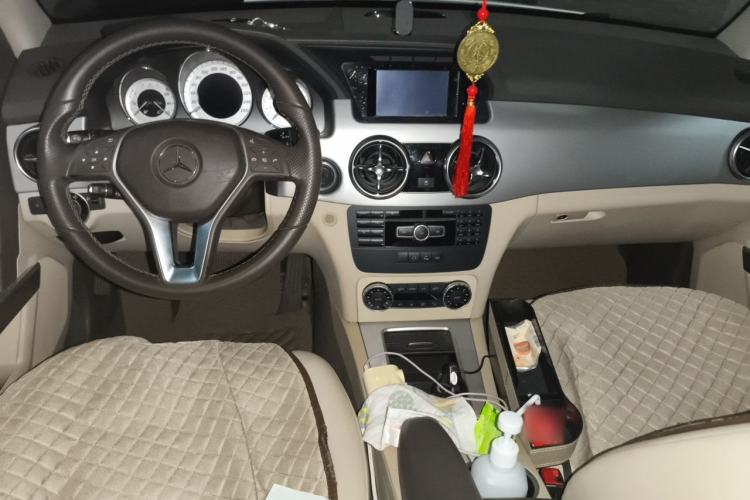 Used Mercedes-Benz GLK-Class 2014 GLK 260 4MATIC Dynamic Model Center Console