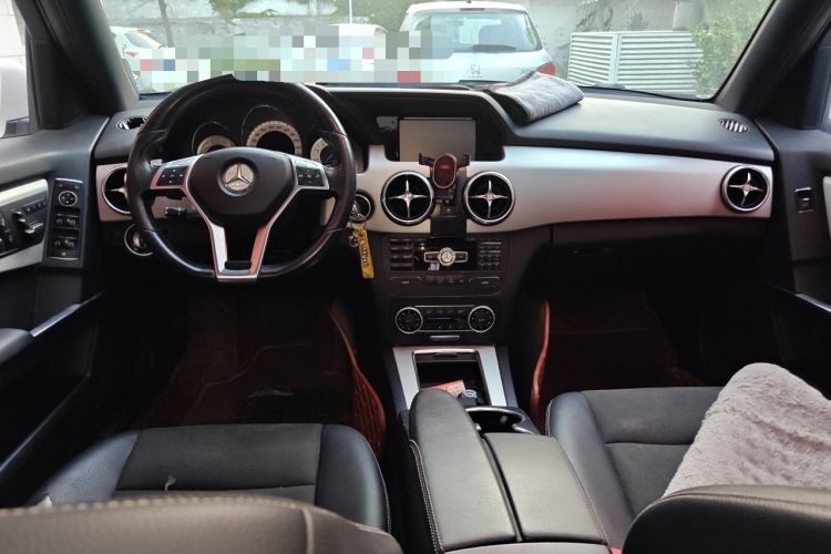 Used Mercedes-Benz GLK-Class 2014 GLK 260 4MATIC Dynamic Model Center Console