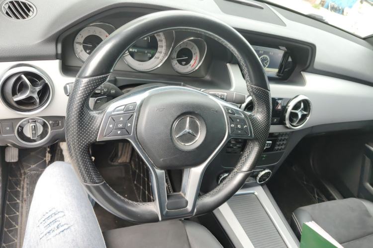 Used Mercedes-Benz GLK-Class 2014 GLK 200 Standard Model Center Console