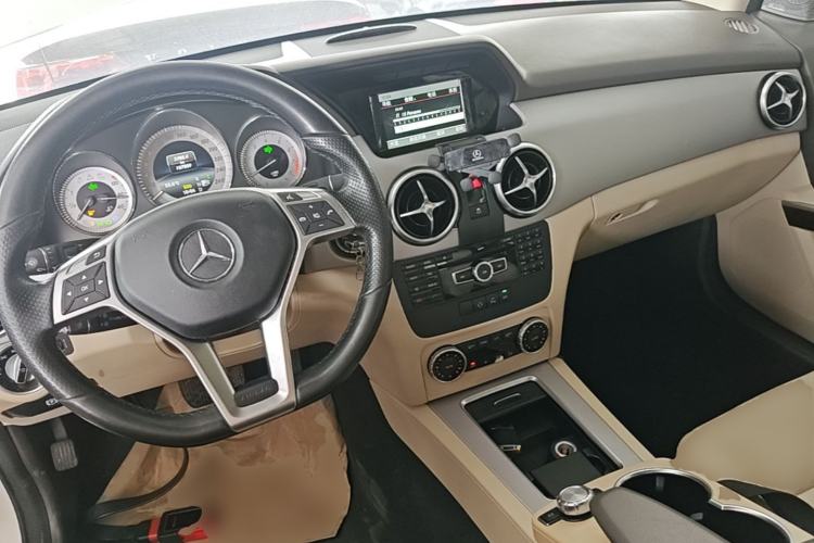 Used Mercedes-Benz GLK-Class 2014 GLK 200 Standard Model Center Console