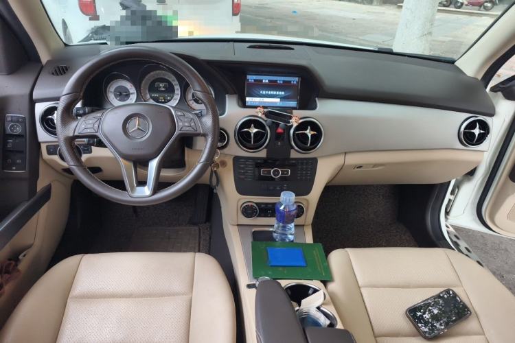 Used Mercedes-Benz GLK-Class 2014 GLK 260 4MATIC Dynamic Model Center Console